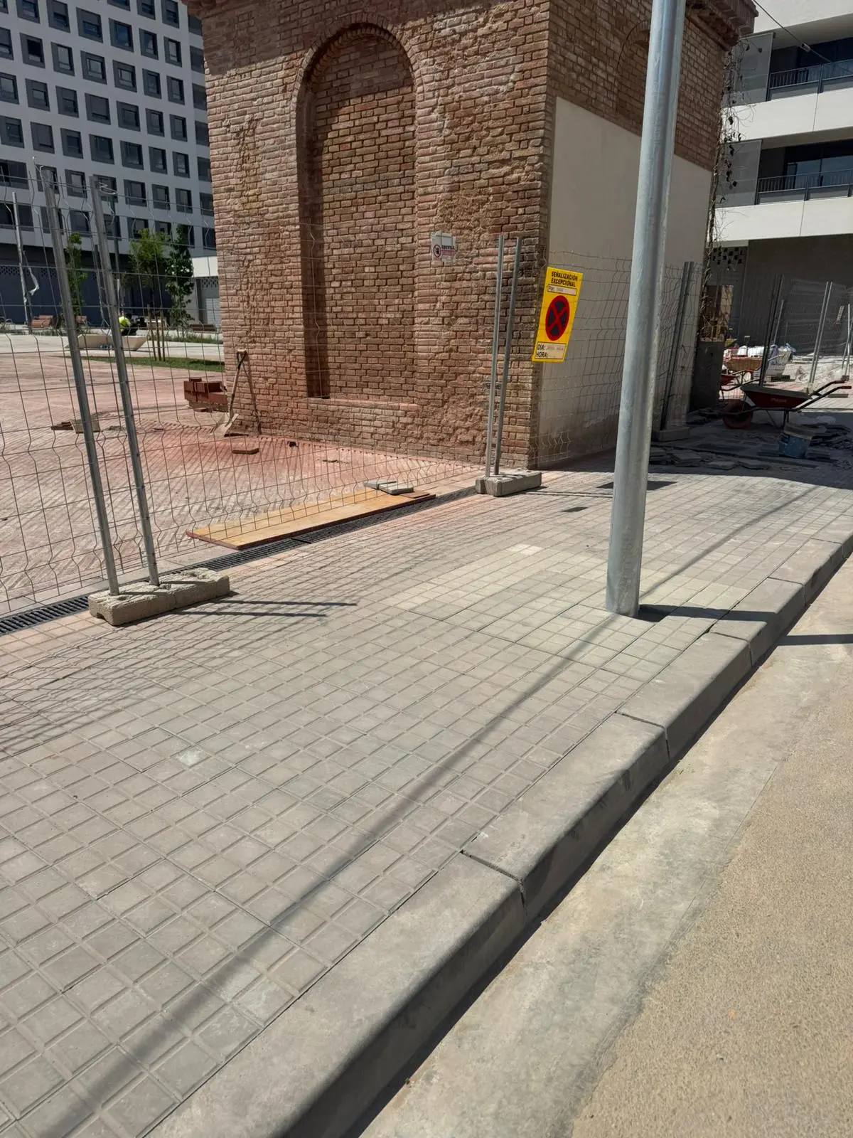 Col·locació de paviment de panot